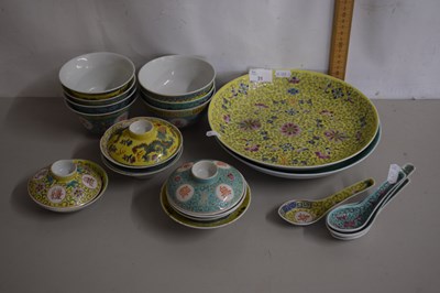 Lot 31 - Group lot of 20th Century Chinese bowls,...
