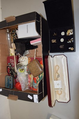 Lot 120 - Box of assorted costume jewellery