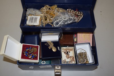 Lot 124 - Box of assorted costume jewellery