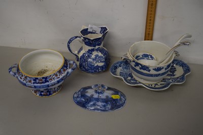 Lot 212 - Mixed Lot: Various blue and white ceramics,...