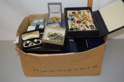 Lot 109 - A large box of costume jewellery