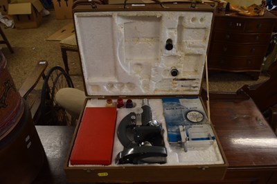 Lot 400 - Boxed students microscope