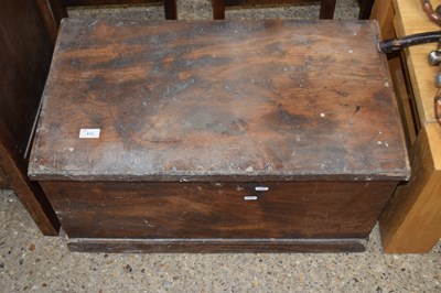 Lot 412 - 19th Century elm blanket box