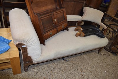 Lot 415 - Late Victorian chaise longue