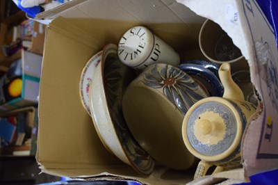 Lot 638 - One box of various assorted ceramics