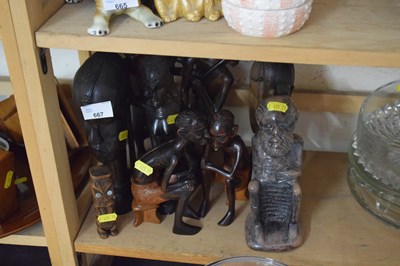 Lot 667 - Mixed Lot: Various African figures