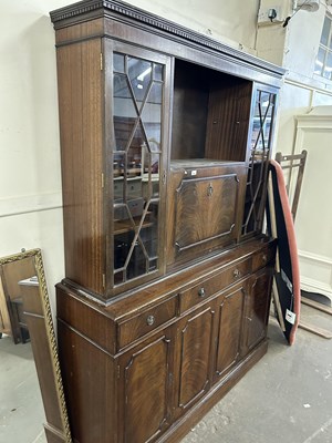 Lot 660 - Mahogany veneered lounge display cabinet