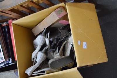 Lot 787 - Box of vintage ice skates