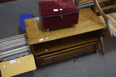 Lot 792 - An oak television cabinet