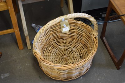 Lot 805 - A wicker basket