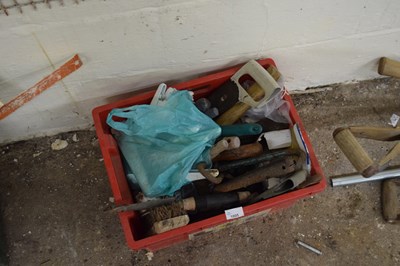 Lot 1005 - Box of mixed garage clearance items to include...