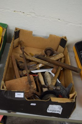 Lot 1027 - Mixed lot of tools to include hammers, saws,...