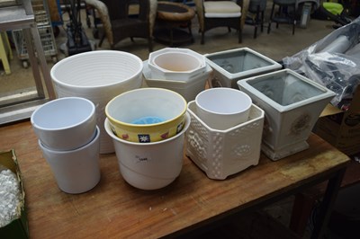 Lot 1046 - Mixed quantity of various indoor plant pots