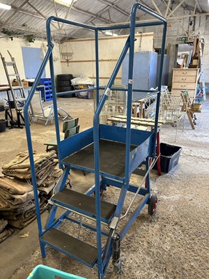 Lot 1051 - A set of portable steps/platform