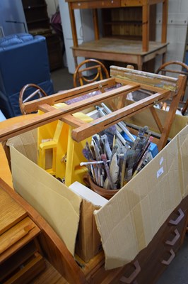 Lot 850 - Box of various artists supplies, easel etc