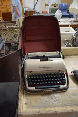 Lot 881 - Vintage Remington typewriter