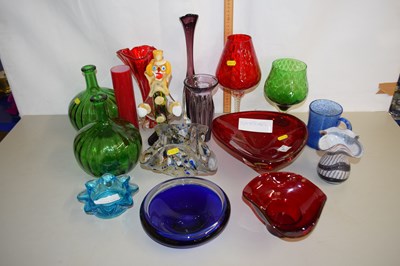 Lot 21 - Collection of various Art Glass wares to...