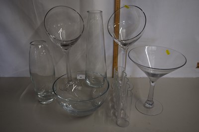 Lot 25 - Collection of various clear glass vases and bowls