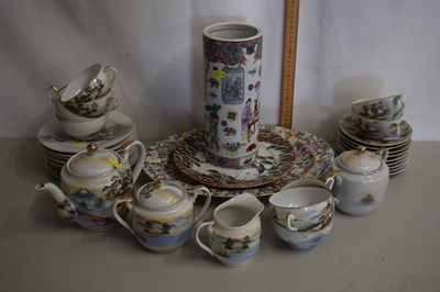 Lot 33 - Mixed Lot: Reproduction Chinese sleeve vase...