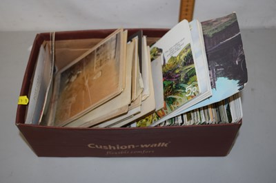 Lot 43 - Box of assorted postcards