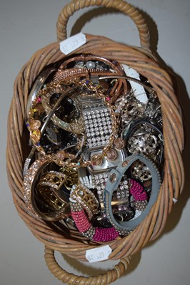 Lot 46 - Basket of various assorted costume jewellery