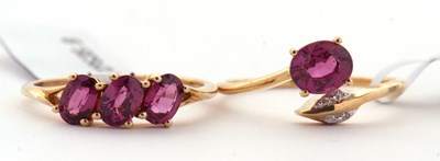 Lot 116 - Two 9ct garnet rings: one set with three oval...