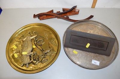 Lot 121 - Mixed Lot: Serving trays, letter box and other...