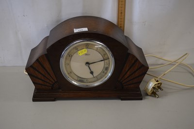 Lot 164 - Smiths Enfield oak cased mantel clock with...