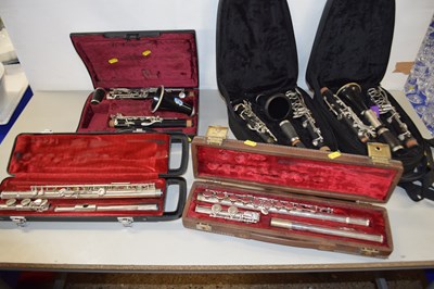 Lot 188 - Mixed Lot: Three various cased clarinets to...