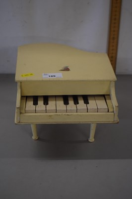 Lot 189 - A child's table top toy piano