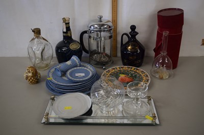 Lot 196 - Mixed Lot: Various modern whisky decanters and...