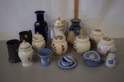 Lot 197 - Mixed Lot: Various ginger jars to include...