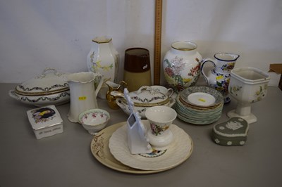 Lot 200 - Mixed Lot: Various assorted tea wares, jugs,...