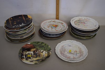 Lot 202 - Mixed Lot: Various decorative plates to...