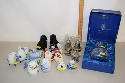 Lot 205 - Mixed Lot: Various novelty salt and pepper...