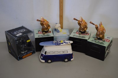 Lot 207 - Mixed Lot: Boxed Peldelphin model rabbits,...