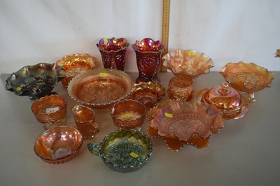 Lot 213 - Collection of various Carnival Glass bowls and...