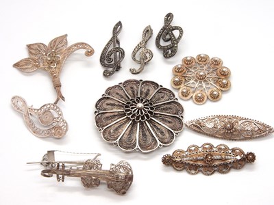 Lot 180 - A quantity of silver and white metal jewellery,...