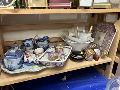 Lot 543 - Mixed Lot: Willow pattern tea wares and other...