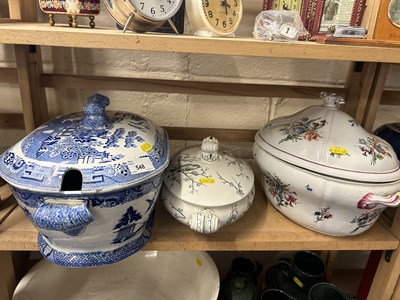 Lot 548 - Large Victorian Willow pattern soup tureen...