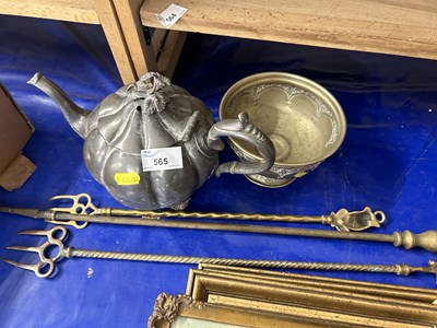 Lot 565 - Mixed Lot: Fire poker, toasting forks, teapots,...