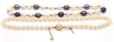 Lot 131 - A cultured pearl necklace and a 'Majorica...