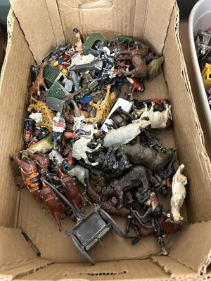 Lot 685 - Collection of vintage metal toy figures,...