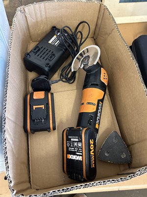 Lot 719 - A Worx power share cordless multitool