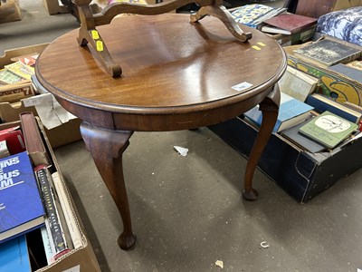 Lot 755 - Small circular coffee table