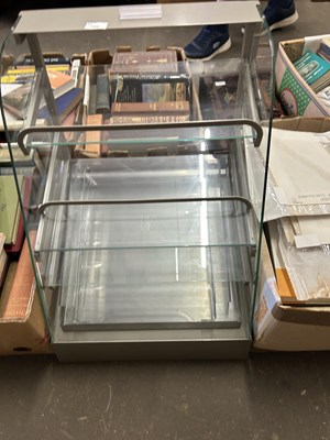 Lot 759 - A glass bakery display unit