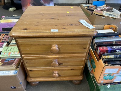 Lot 773 - A small pine bedside chest