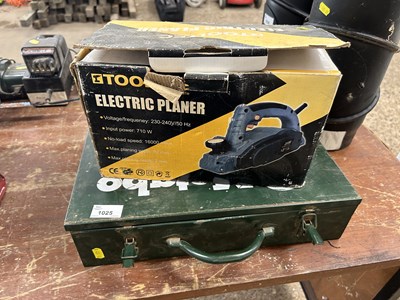 Lot 1025 - Mixed lot to include an electric planer...