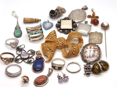 Lot 179 - A quantity of assorted jewellery, to include...