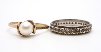 Lot 18 - A 15ct cultured pearl ring, stamped 585 with...